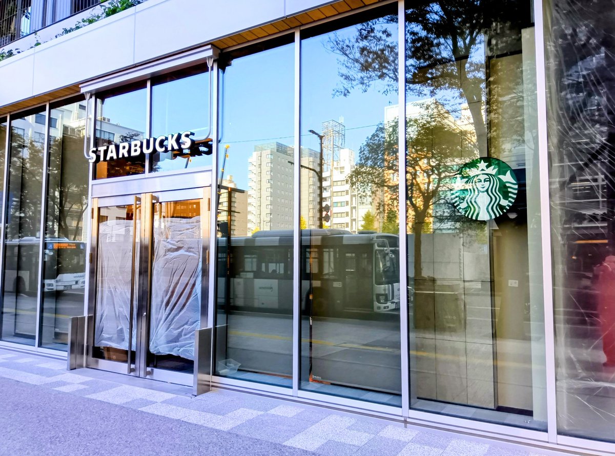 kenkyuusyunin's tweet image. 天神の新しい住友生命ビル一階には、スターバックスが出来るようだ。