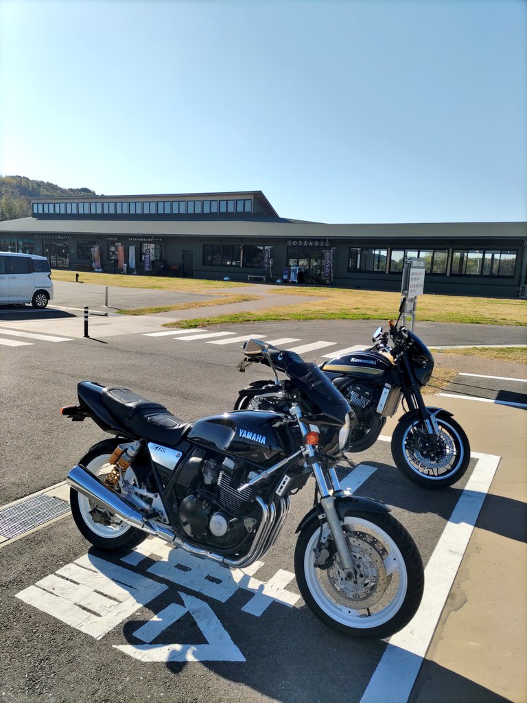 hide_zrx's tweet photo. いつの間にか道の駅が出来た！
チキンがデカかった😙
グリーンファーム館山にて https://t.co/Z8s6bGhLyZ