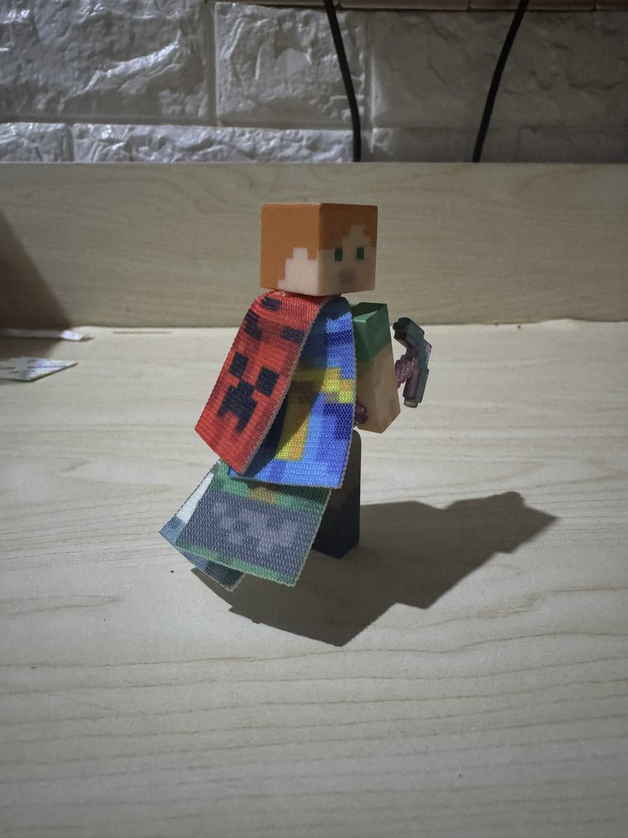 ERRORTIGER1's tweet photo. Minecon披风 #jazwares #Minecraft #minecon https://t.co/SxyILqrD1L