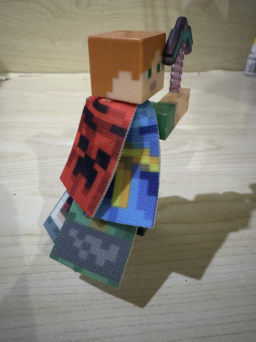 ERRORTIGER1's tweet photo. Minecon披风 #jazwares #Minecraft #minecon https://t.co/SxyILqrD1L