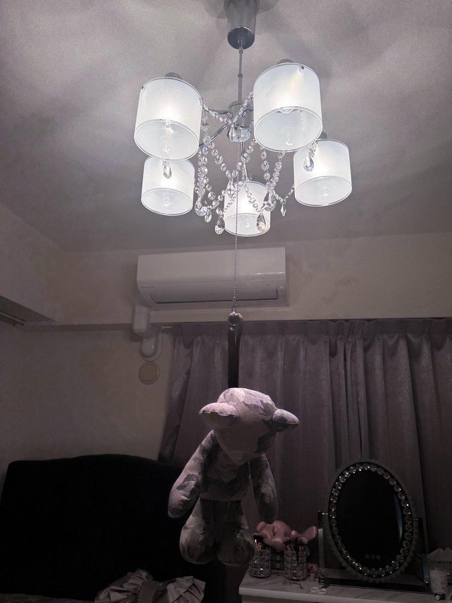 amehuruhinokot's tweet image. 私の寝室では鬱のクマが首を吊っている