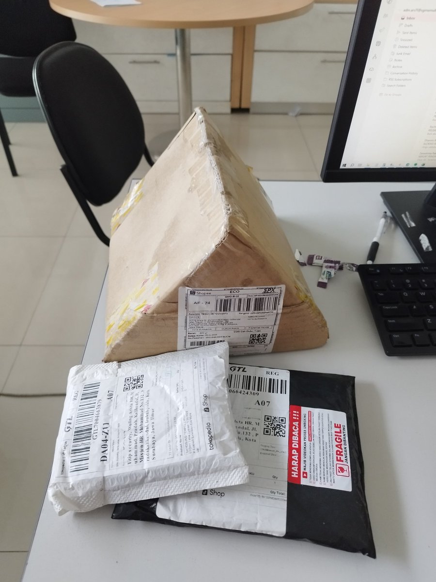 Bendino teko terus rek barang e ade hmm..