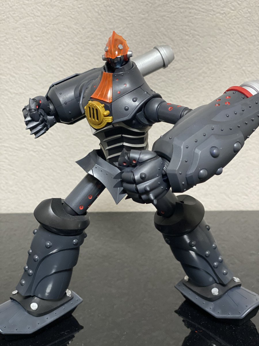 MODEROID ビッグオー 紺色っぽい成形色をアニメイメージのカラーで塗装