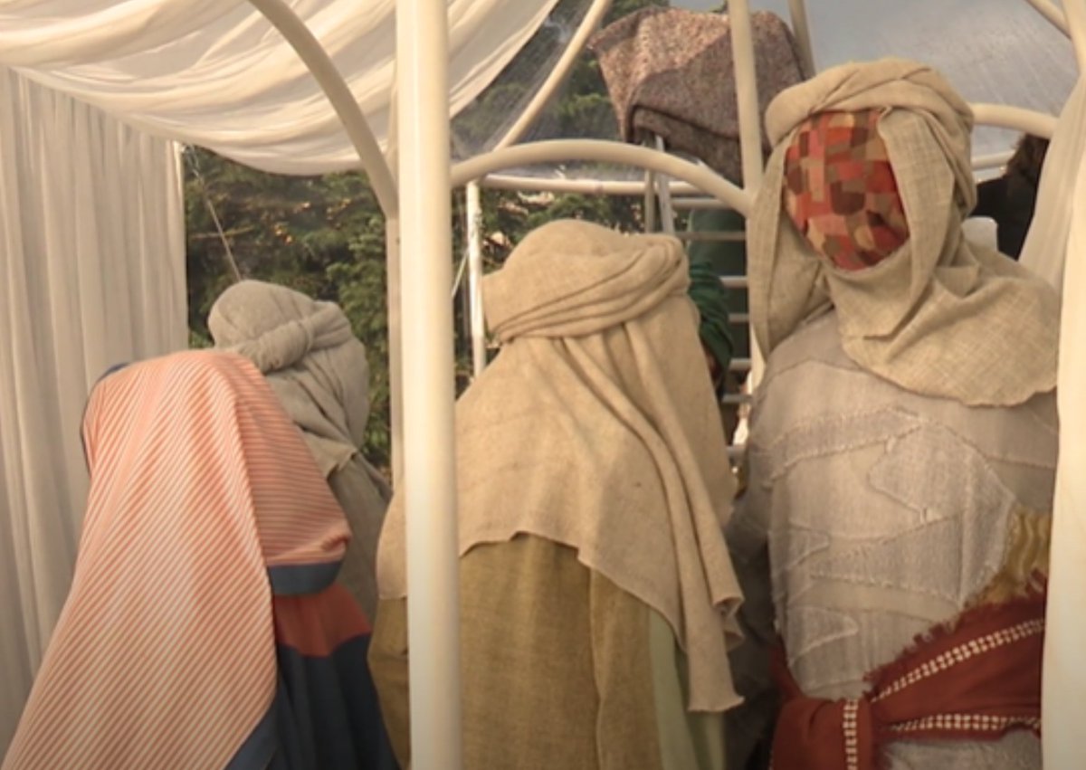 tribuchretienne's tweet image. 🔴⚡️Quand l’idéologie crée un Dieu de chiffons : la crèche défigurée de Bruxelles

📌 Représenter à dessein la crèche avec des chiffons, par souci d’inclusivité, c’est nier l&apos;incarnation de Dieu et réduire le mystère de Noël à un discours social