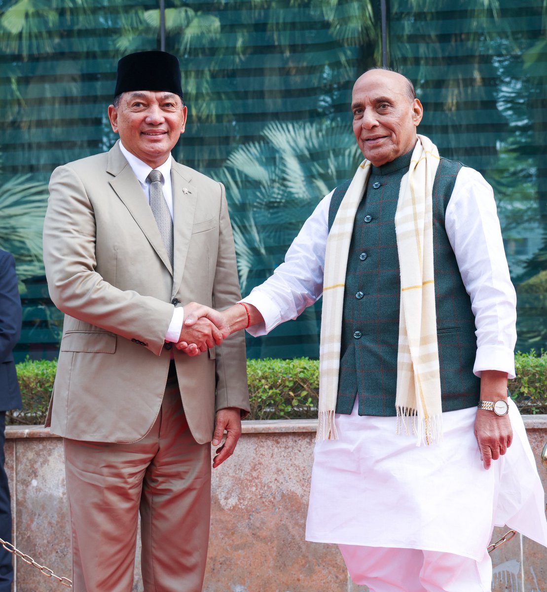 rajnathsingh's tweet image. Delighted to meet the Indonesian Defence Minister General Retd. Sjafrie Sjamsoeddin in New Delhi. Our defence cooperation built on our commitment to maintain regional security has grown manifold during the recent years.  During the deliberations today, we had a free and frank…
