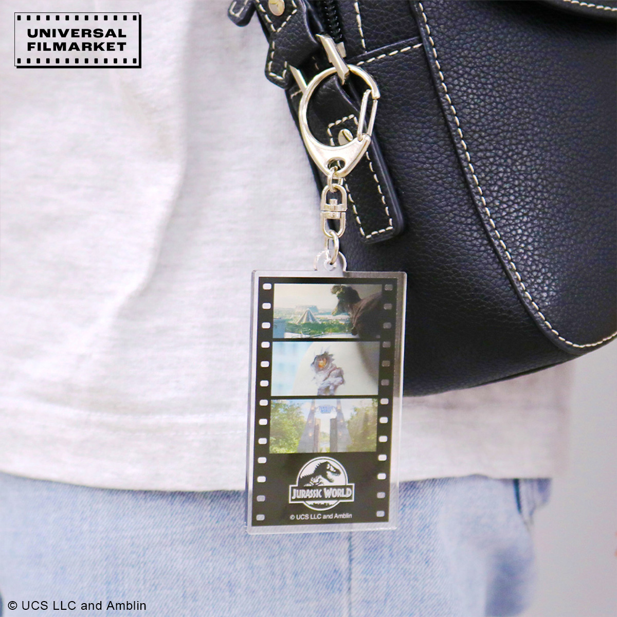 UNI_FILMARKET's tweet image. 12/1は映画の日🎥

🚗『 #バック・トゥ・ザ・フューチャー 』
🦖『 #ジュラシック・ワールド 』
フィルム風 #チャーム 🎬

ファンの方ならどのシリーズのどのシーンか分かるはず…！？
透け感があって本当のフィルムのように表現されたアイテムです✨

▼詳細
universal-filmarket.com/item/categoryL…