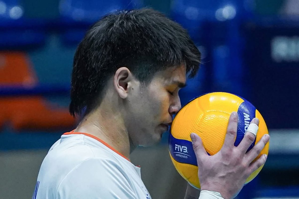Kevin_jay03's tweet photo. I love you Daddy @noel_kampton09 🧡 
Been a silent fan since day one, from your Perp HS days to now with the Green Archers. Wishing you all the best in the finals!! 🧡 And that  snap from One Sports with the mic on? Gold. 😂  credit to owner  of pic.  #SpikersTurf2025 https://t.co/N1la2mXfCJ
