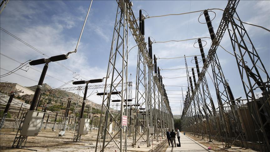 Türkiye'de dün gerçekleşen elektrik üretimi 972 bin 254 megavatsaat olarak kaydedilirken, tüketim 965 bin 118 megavatsaat oldu. Üretimin %24,6'sını ise ithal kömür santralleri oluşturdu.