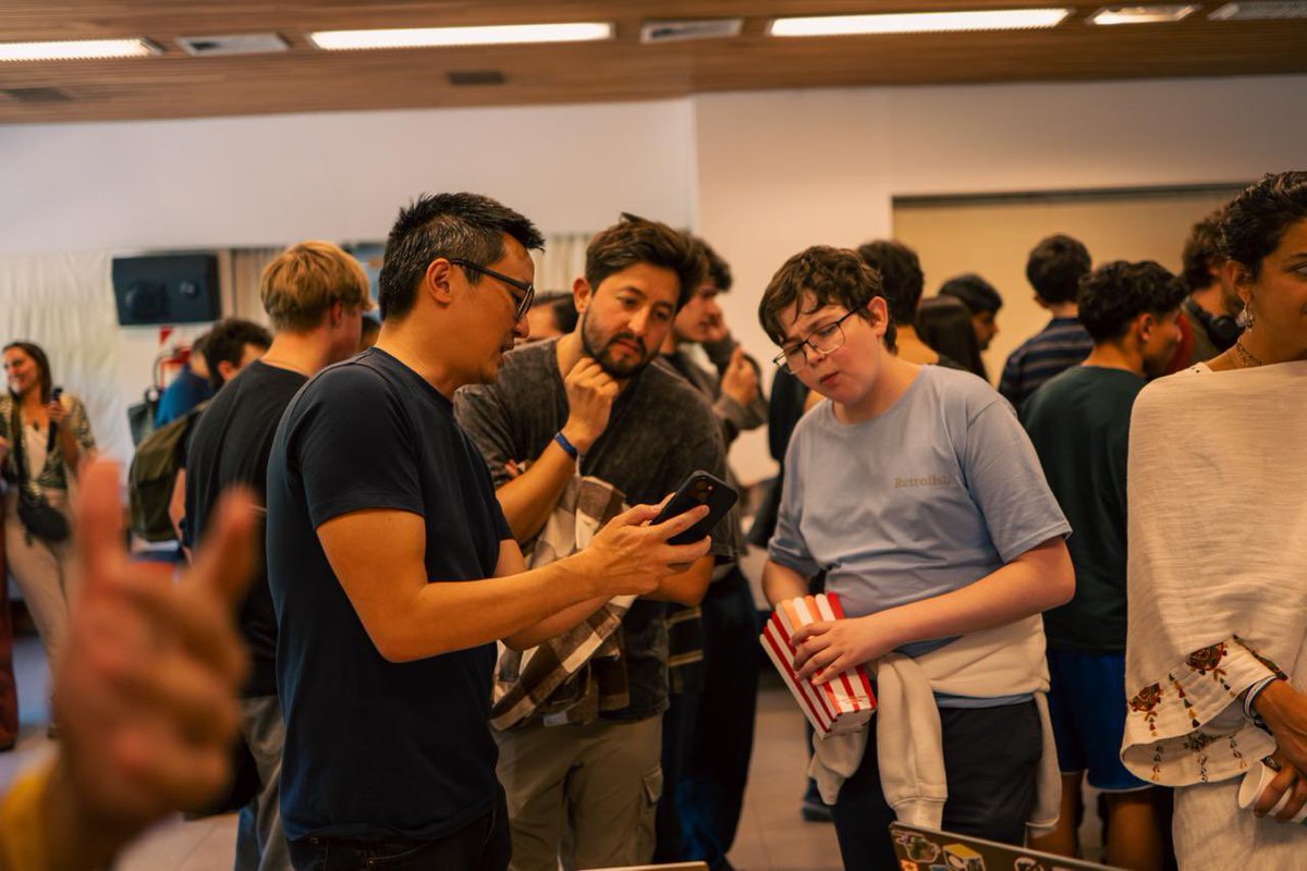 Prospee7's tweet image. A new way to think about this: what if launching a network felt as simple as launching a feature?

That’s the direction @syndicateio is pushing Ethereum toward, app-focused chains where the sequencer isn’t a black box, it’s something communities actually shape.
Who gets in first,…