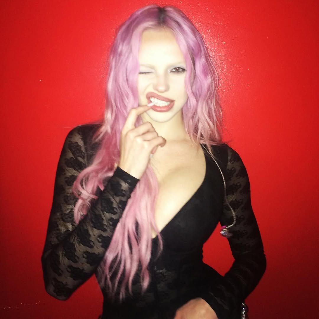 PopCrave's tweet image. Happy 22nd birthday to the talented ADÉLA.