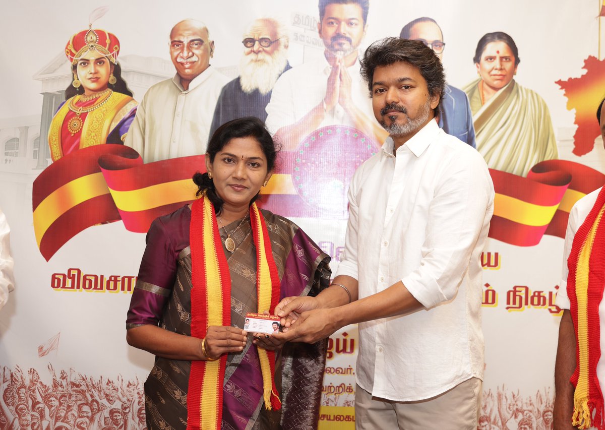 TVKPartyHQ's tweet image. முன்னாள் அமைச்சர் திரு. கே.ஏ.செங்கோட்டையன் அவர்கள், முன்னாள் நாடாளுமன்ற உறுப்பினர் திருமதி சத்தியபாமா உள்ளிட்ட தம் ஆதரவாளர்களுடன் இன்று பனையூர் தலைமை நிலையச் செயலகத்தில், மக்கள் விரும்பும் முதல்வர் வேட்பாளர், கழகத் தலைவர் அவர்களை நேரில் சந்தித்து, தமிழக வெற்றிக் கழகத்தில் தங்களை…