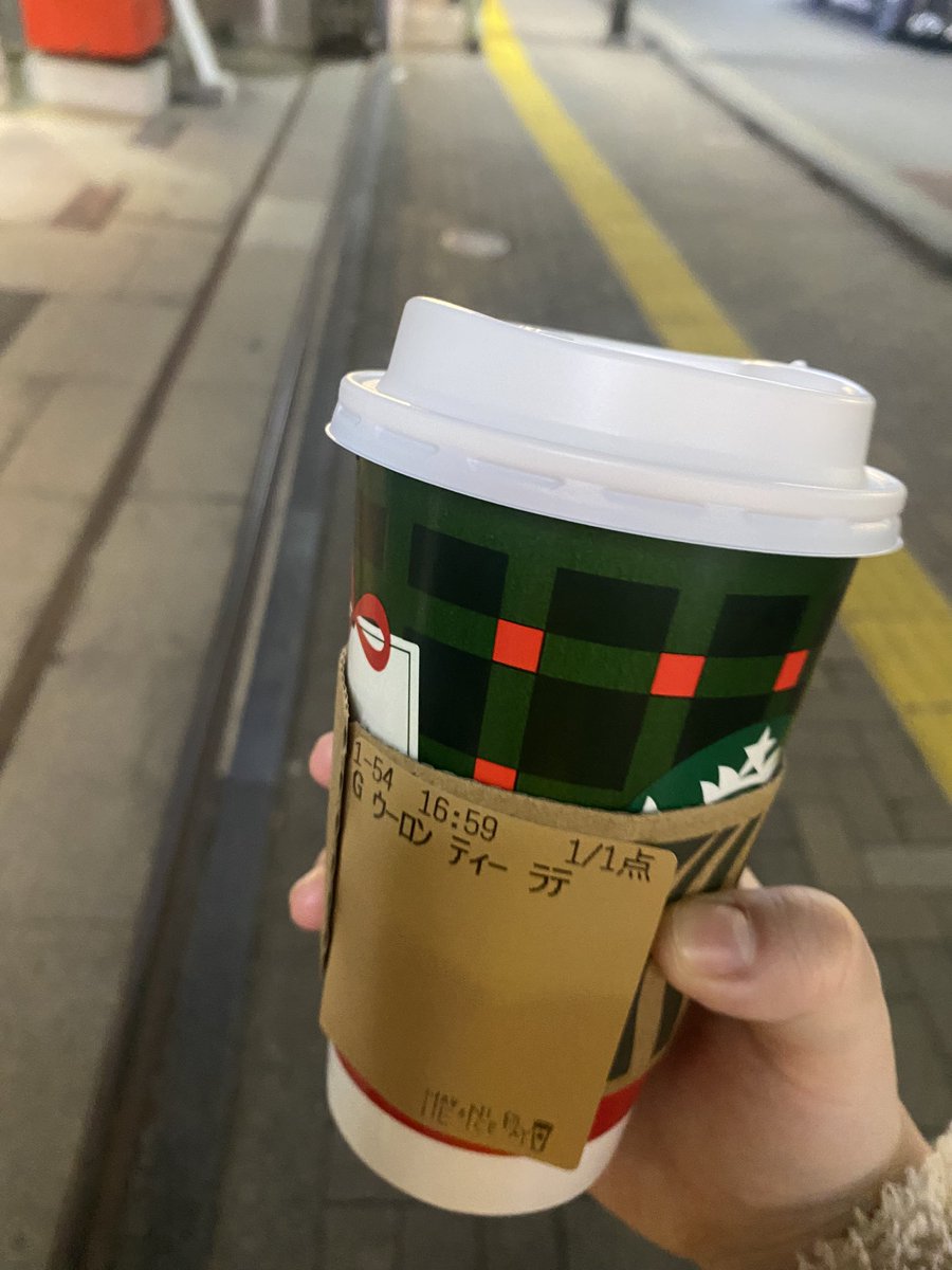 bereina_npm's tweet image. 17時から仕事だと思って行ったら
18時からでした🍓🍋🍇
1時間ボーナスタイムでスタバ