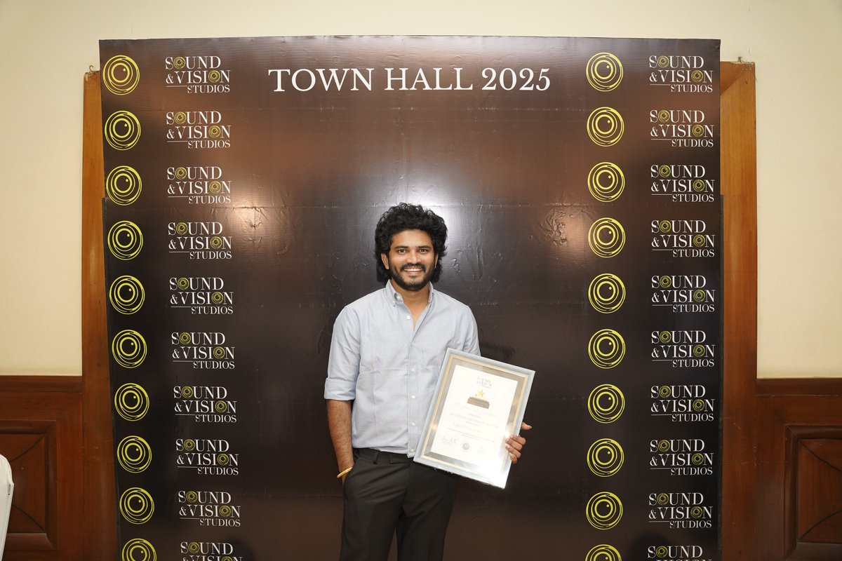 soundnvisionsts's tweet image. Congratulations to Kakarla Pavan Kumar (Hyderabad) for winning the Best Recording Engineer Award! Your artistry brings unmatched clarity and perfection to every sound.

#SoundEngineering #RecordingEngineer #SVSAwards #SVSPerformanceAwards #Congratulations #SoundAndVisionStudios