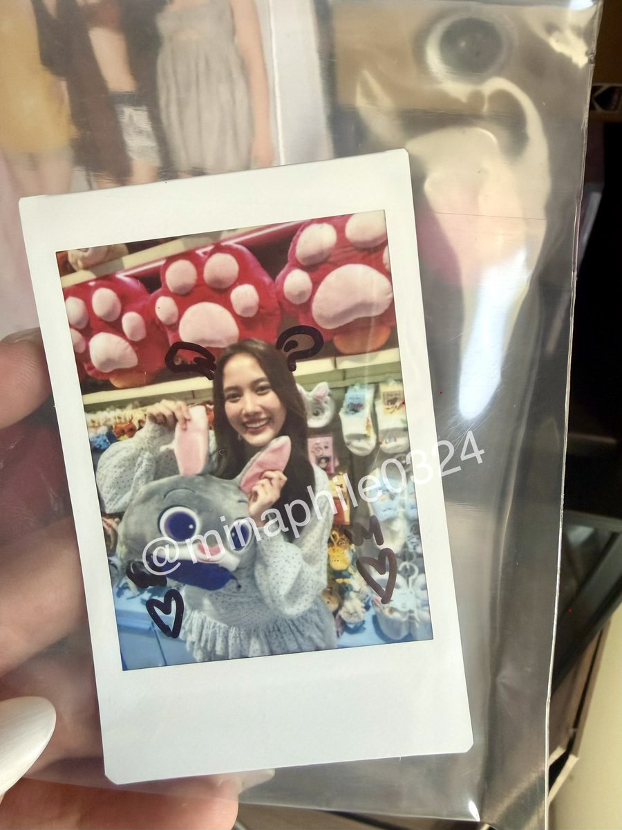 minaphile0324's tweet image. Exclusive Polaroid ของน้องฟรีนมาแล้ว มีวาดกระต่ายมาให้ด้วย น่ารักๆๆเหมือนน้องฟรีนเลย อั้ยต่ายตัวจิ๋วของพี่ 🫠🫶🏻🌷🫵🏻

#srchafreen