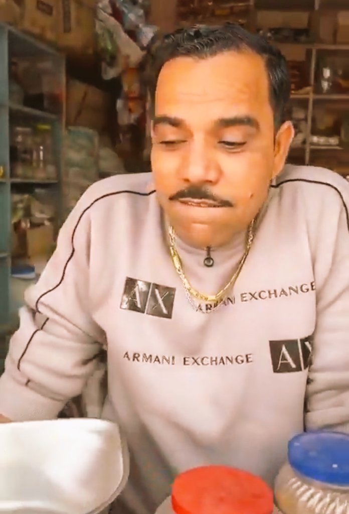 मुस्लिम शादाब जकाती ने अपनी बनाई-बनाई इज्ज़त खुद ही मिट्टी में मिला दी। अपनी बेटी और बेगम से ही बतमीजी किया।

बिस्किट वाला कंटेंट बनाकर जो लोकप्रियता और सम्मान इसने कमाया था

वो एक अभद्र और वाहियात स्क्रिप्ट की वजह से पलभर में धुल गया।

इसकी नई वायरल रील में शादाब जकाती एक छोटी