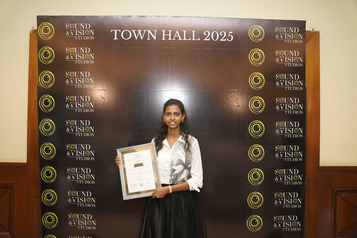soundnvisionsts's tweet image. Congratulations, Haripriya G (Chennai) for winning the Best Recording Engineer Award! Your artistry brings unmatched clarity and perfection to every sound.

#SoundEngineering #AwardWinner #RecordingEngineer #SVSAwards #SVSPerformanceAwards #Congratulations #SoundAndVisionStudios
