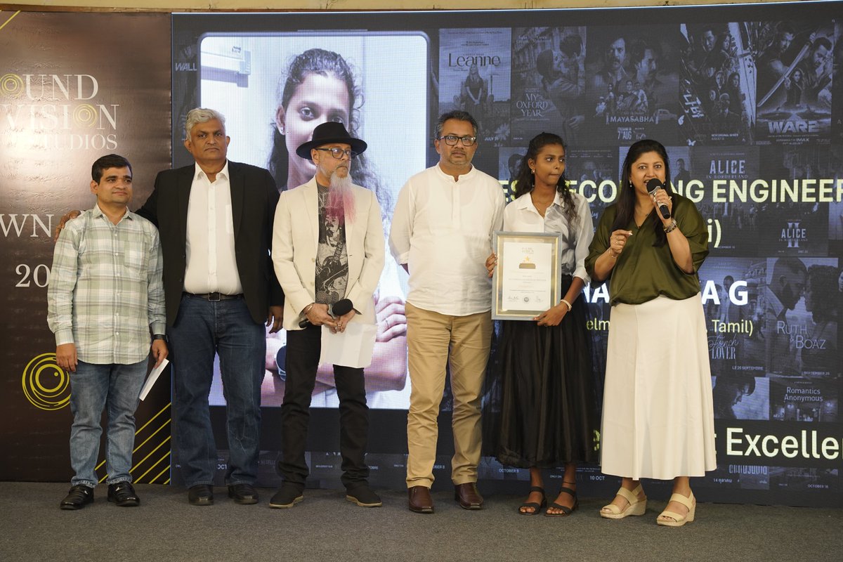 soundnvisionsts's tweet image. Congratulations, Haripriya G (Chennai) for winning the Best Recording Engineer Award! Your artistry brings unmatched clarity and perfection to every sound.

#SoundEngineering #AwardWinner #RecordingEngineer #SVSAwards #SVSPerformanceAwards #Congratulations #SoundAndVisionStudios