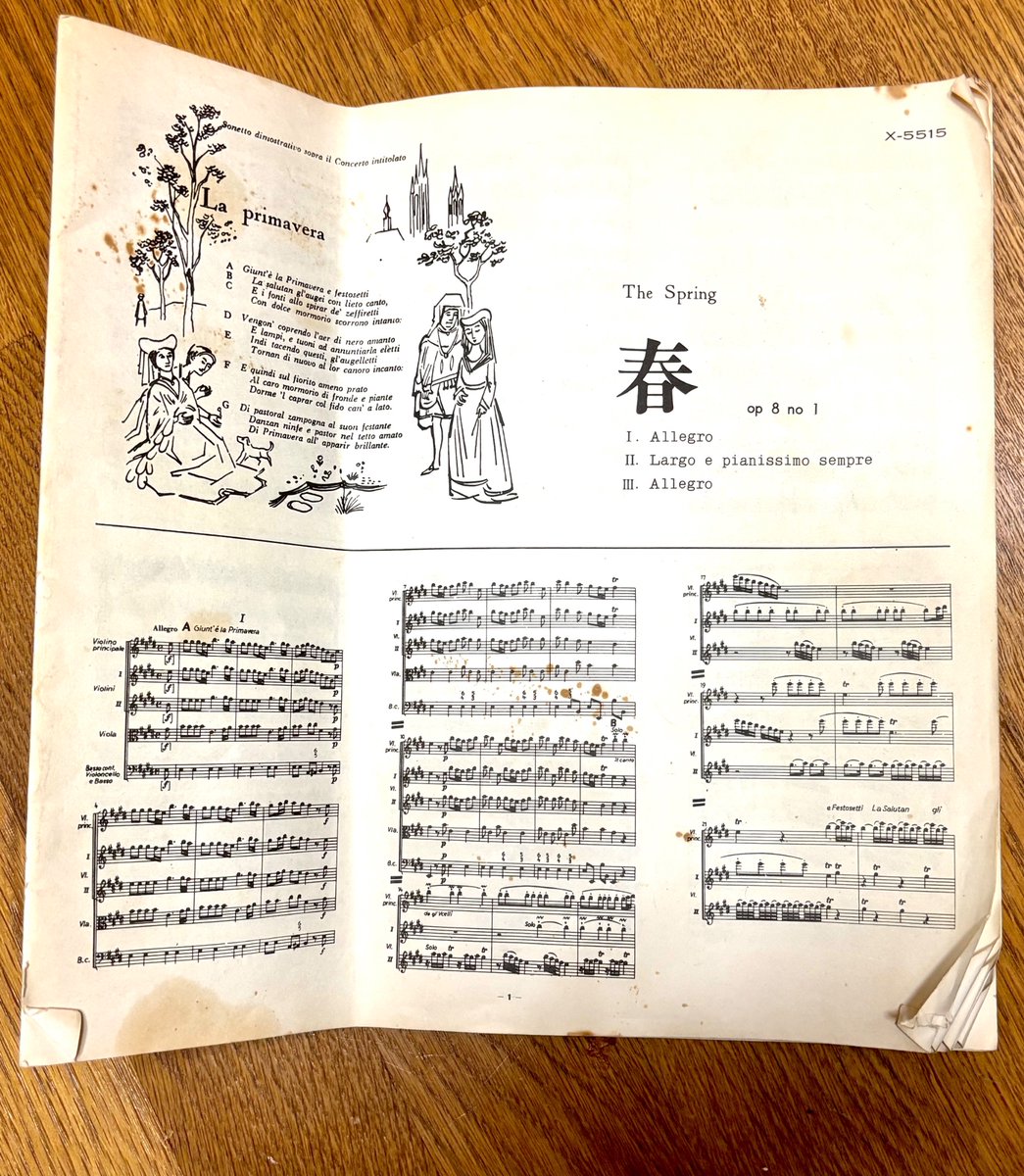 寒くなる前に、と開かずの本棚を整理していたら、むか〜し昔に買った『ビバルディの四季』のレコードについていた楽譜を発見❗️
今更だけどピアノのパートはなかった💦
春🌸が有名だけど、なにげにわたしは冬が好き⛄️