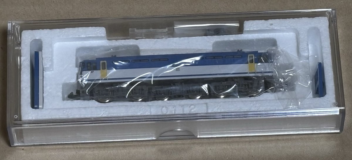 こんにちは。 本日は「1127号機の日」として、当鉄道のTOMIX製EF65