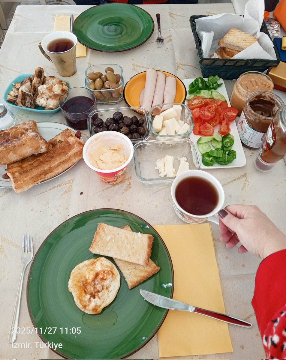 5 haftada -7 kg gitmenin şerefine, serbest gün başlasın! 💪😎🍕🍝🥖🍟🍩🎉💥 Çılgınca karbonhidrat günü, geliyorum! 😅🔥🚀💃🕺🎊