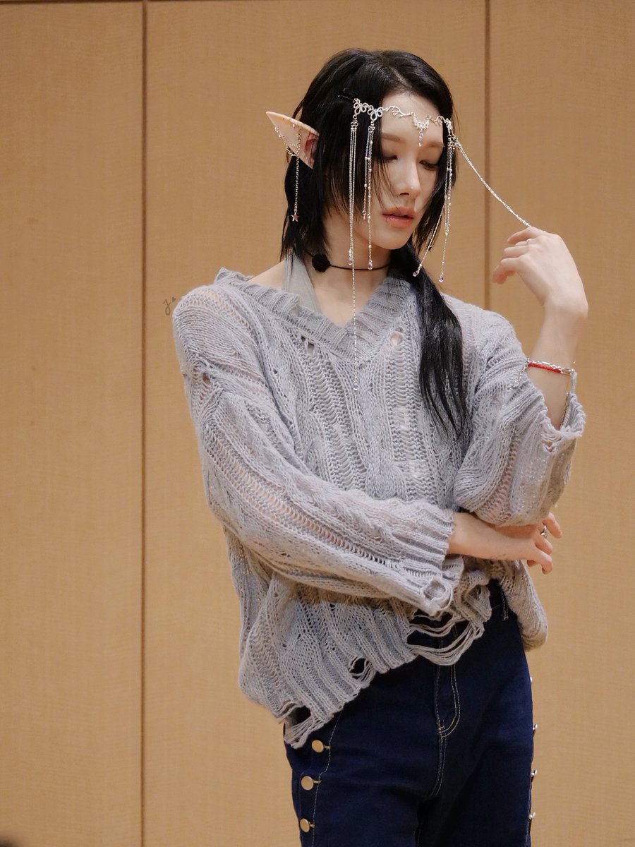 redrubyj_'s tweet image. 251106

#루이 #RUI 
#엑스러브 #XLOV