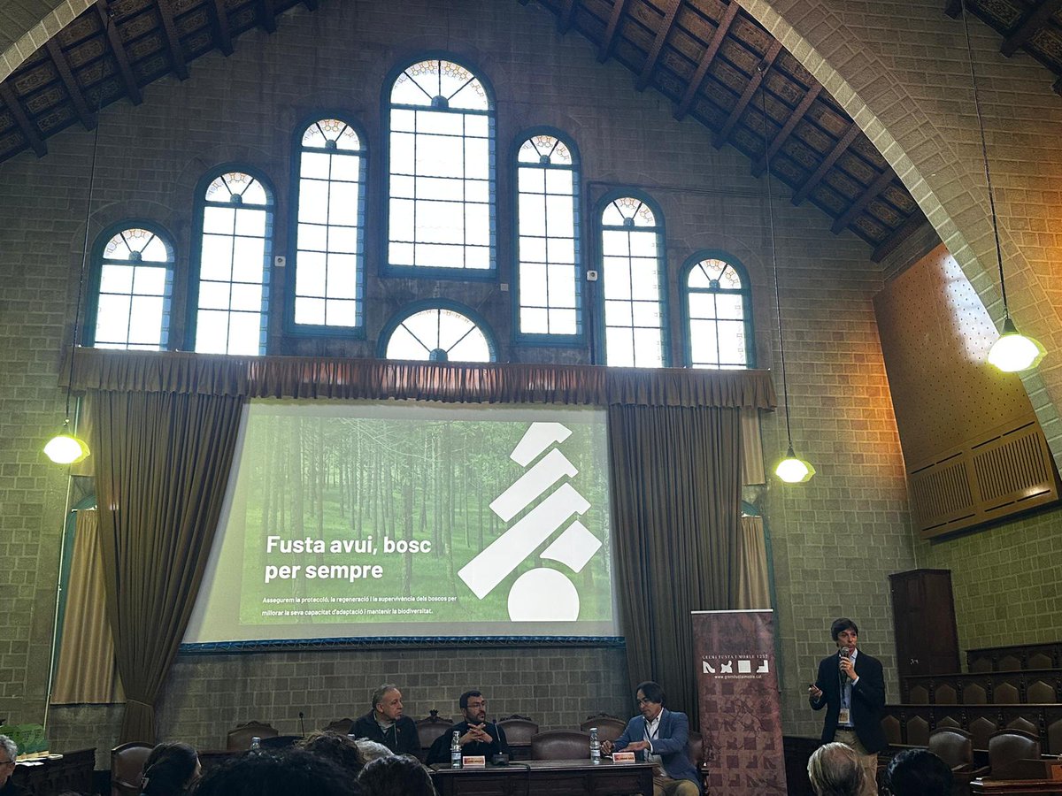 El divendres passat, el nostre director general Carles Martí va participar al 7è Congrés de la Fusta Constructiva, compartint reflexions sobre els nous reptes i oportunitats de la construcció amb fusta. 💬

Amb una mirada orientada a la innovació i a la sostenibilitat🪵✨