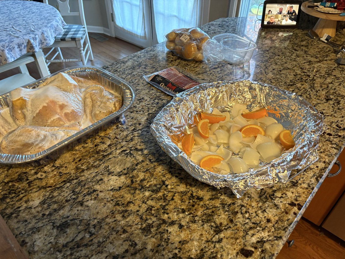 statchelpage's tweet image. Shout out @KFCBarstool . This sauce is for you. Yes I know AI can’t spell. Let’s Have a day. Happy Turkey Day!!