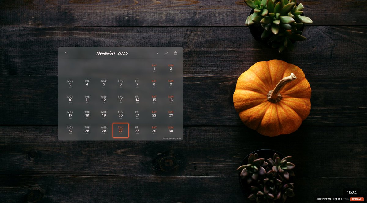 FATLEOPARDx's tweet image. Thanksgiving: the one day your desktop background takes a back seat to the dinner table. #Thanksgiving #FamilyTime #DesktopSetup #RelatableContent #TechHumor