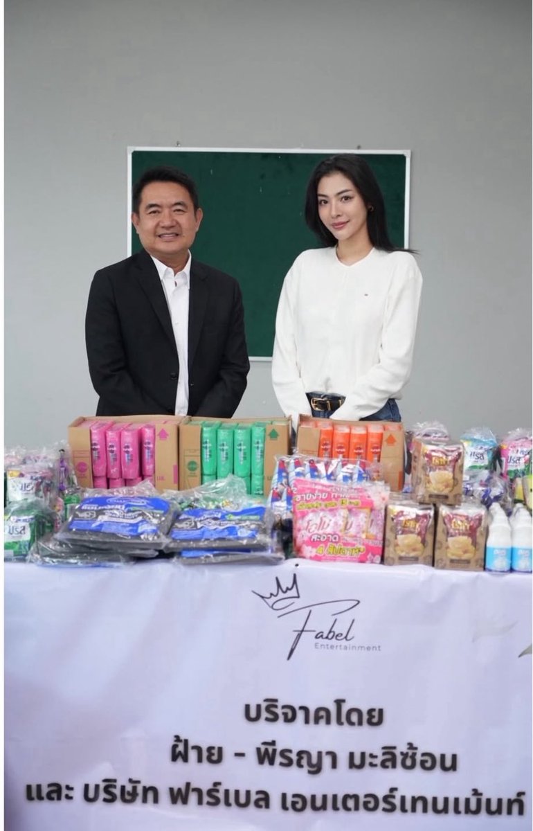 PuTu08902744726's tweet image. Thank you, Faye &amp;amp; the Fabel team, for helping people in the south. 

Sending love and strength to everyone affected. 🤍 #FayePeraya