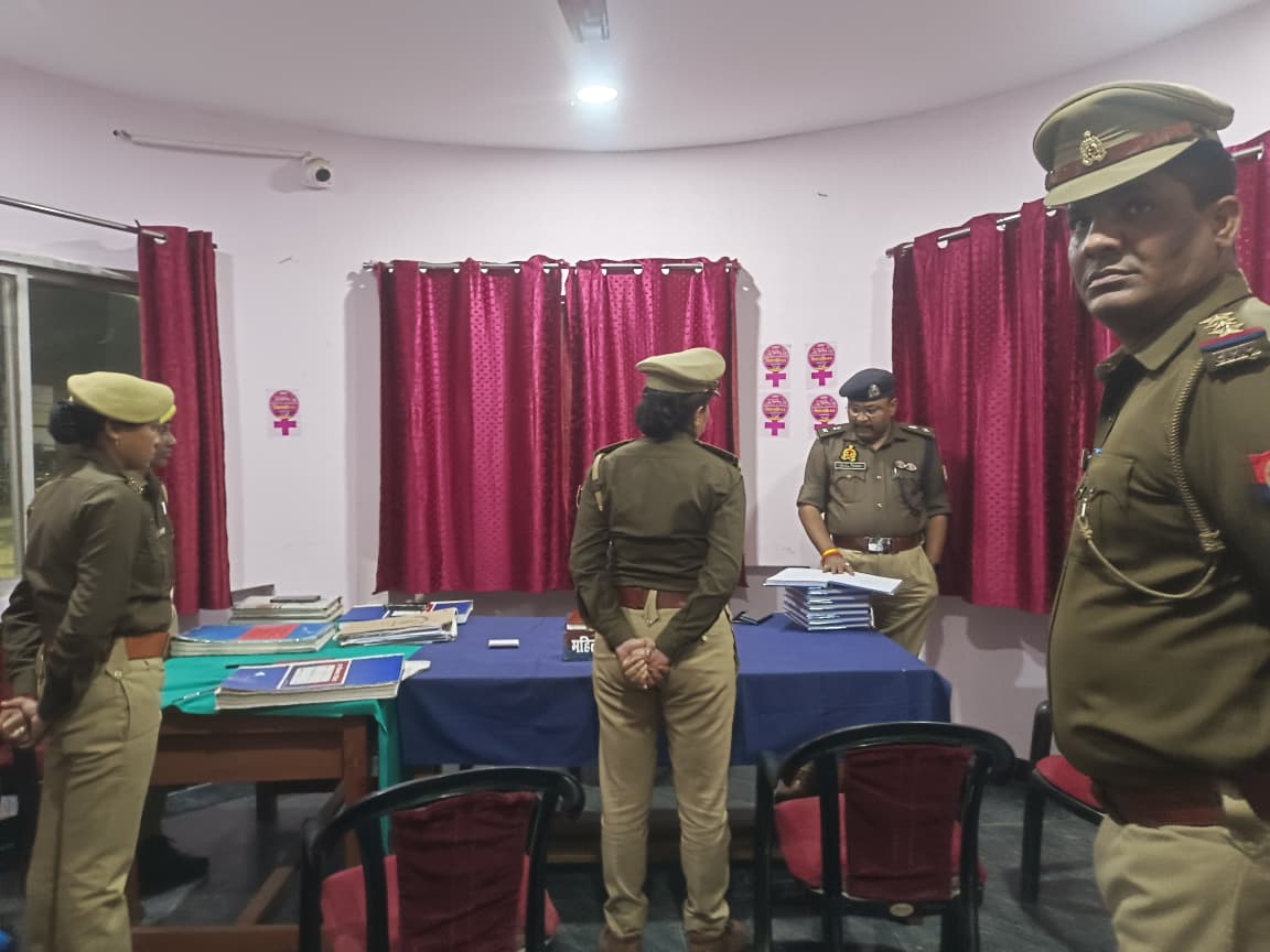 balrampurpolice's tweet image. #BalrampurPolice 
#AddlSP @VishalPCop द्वारा थाना को0 उतरौला का वार्षिक निरीक्षण किया गया, थाने के विभिन्न अभिलेखों की जांच की गई एवं अभिलेखों को निरंतर अद्यतन करते रहने हेतु संबन्धित को निर्देशित किया गया।