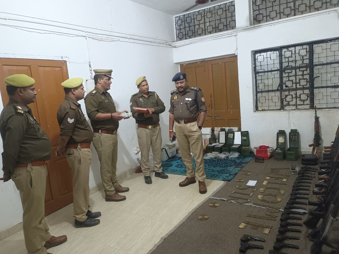 balrampurpolice's tweet image. #BalrampurPolice 
#AddlSP @VishalPCop द्वारा थाना को0 उतरौला का वार्षिक निरीक्षण किया गया, थाने के विभिन्न अभिलेखों की जांच की गई एवं अभिलेखों को निरंतर अद्यतन करते रहने हेतु संबन्धित को निर्देशित किया गया।