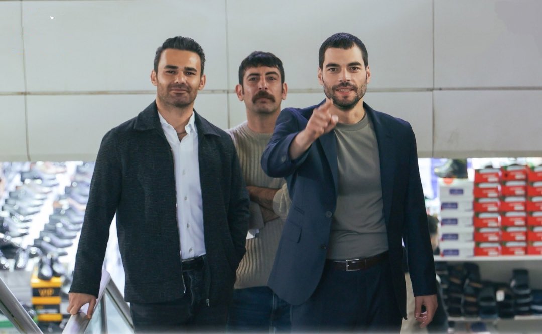 AkinSpain's tweet image. ¡La carrera electoral en la estación de autobuses ha comenzado 😎🔥

#Veliaht con su nuevo episodio esta noche a las 20.00 en Show TV!

#AkınAkınözü