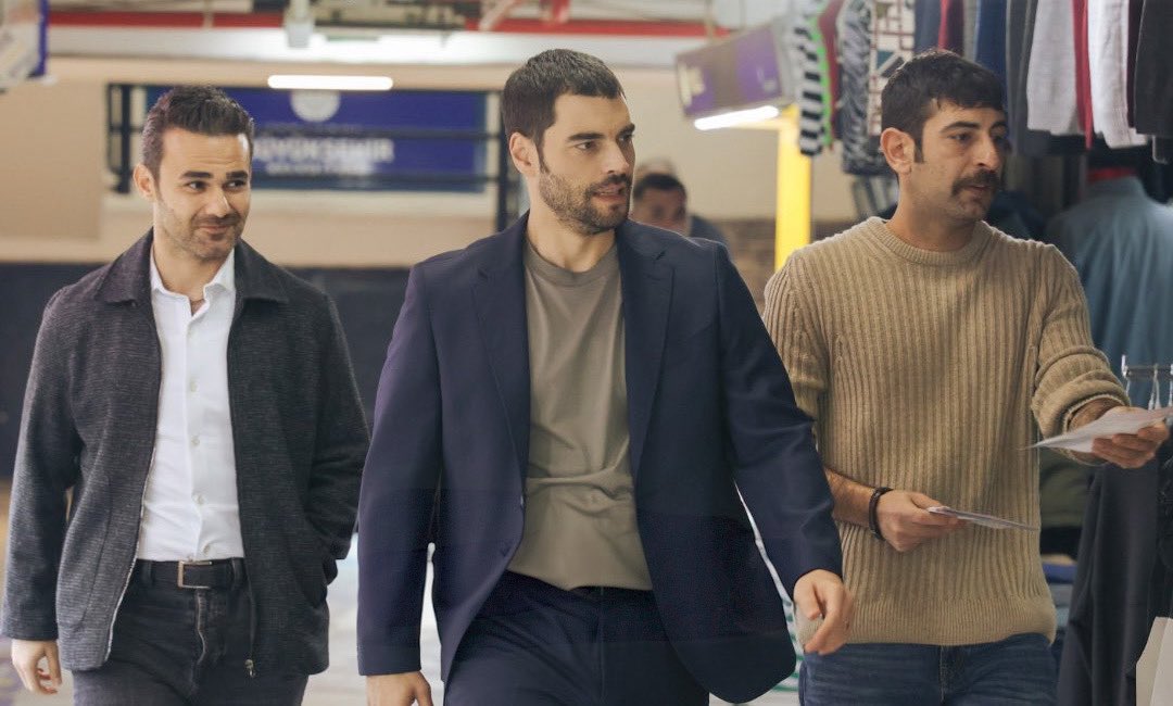 AkinSpain's tweet image. ¡La carrera electoral en la estación de autobuses ha comenzado 😎🔥

#Veliaht con su nuevo episodio esta noche a las 20.00 en Show TV!

#AkınAkınözü