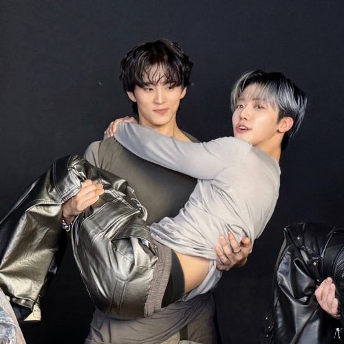 hamt00ri's tweet image. i’m wondering why jaemin’s boxers changed colors…