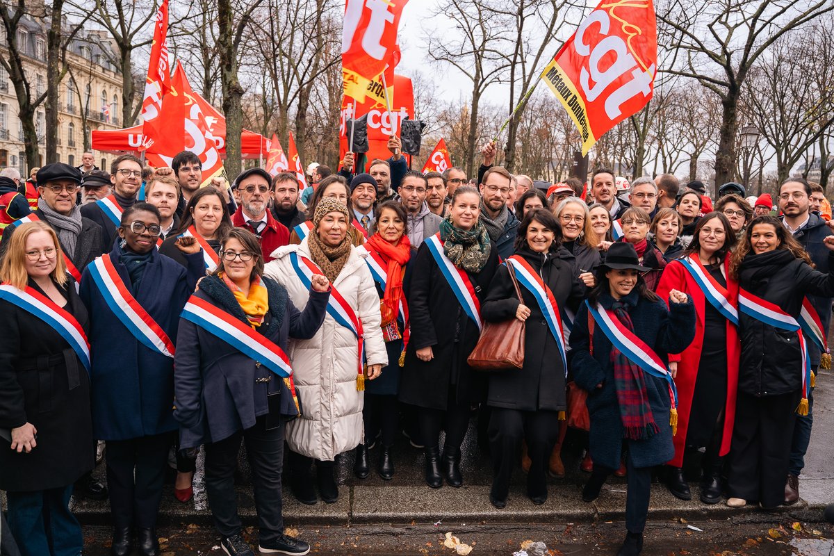 🔴 Dans moins d'une demie-heure, l'Assemblée débattra de la nationalisation d'ArcelorMittal !

La mobilisation de la CGT ce matin est puissante et nécessaire. Face à elle : le RN et ses 279 amendements d’obstruction.

L’extrême droite est le porteur de valise des multinationales.