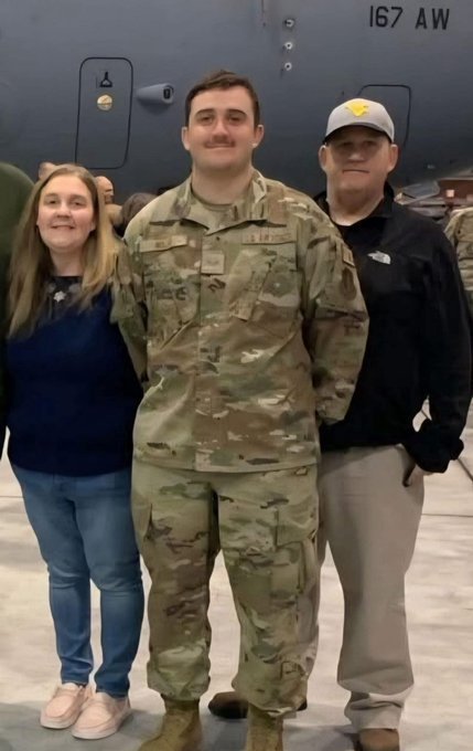 upuknews1's tweet image. #HEARTBREAKING : Two West Virginia National Guard Members Die After Washington, D.C. Shooting

Two members of the West Virginia National Guard who were shot earlier today in Washington, D.C., have died from their injuries, Governor Patrick Morrisey announced. He said the state is