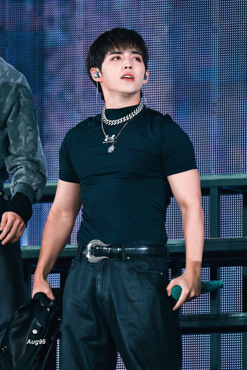 sounds_of_cheol's tweet photo. such a dependable man https://t.co/fW9lfmmoRX
