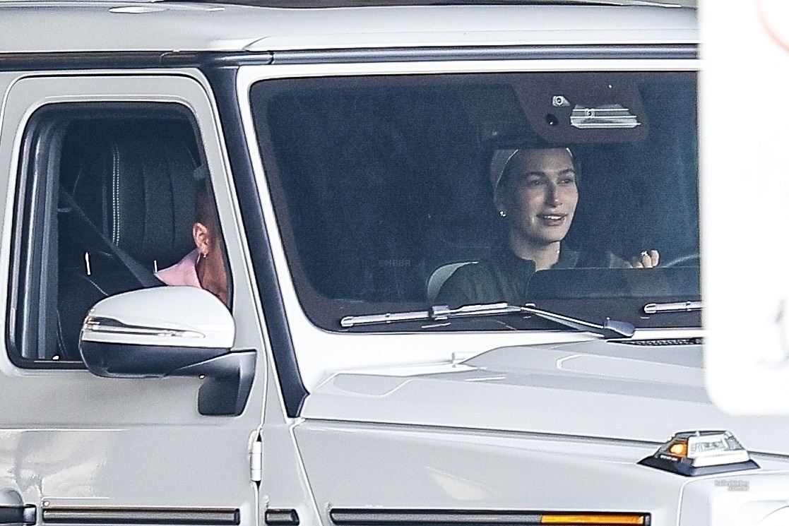 hbbrmidias's tweet image. 26.11 | Hailey e Justin Bieber foram vistos dirigindo pelas ruas de Los Angeles, Califórnia.

+12 fotos em: x.gd/zbYc2