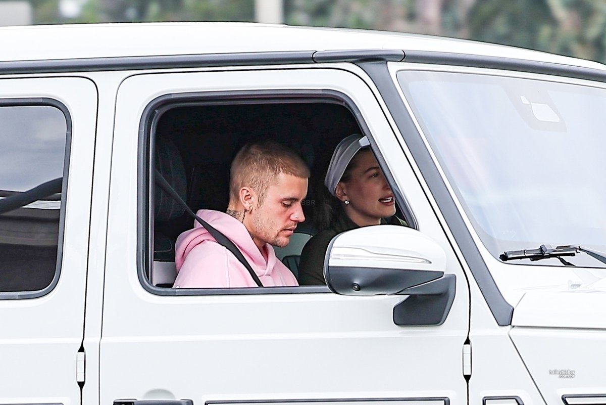 hbbrmidias's tweet image. 26.11 | Hailey e Justin Bieber foram vistos dirigindo pelas ruas de Los Angeles, Califórnia.

+12 fotos em: x.gd/zbYc2