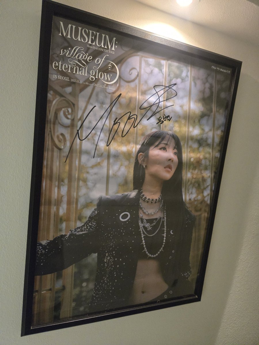 EVERGLOW サイン入りポスター vipのラキドロした直後は、ポスターあたった！いえい！くらいだったん