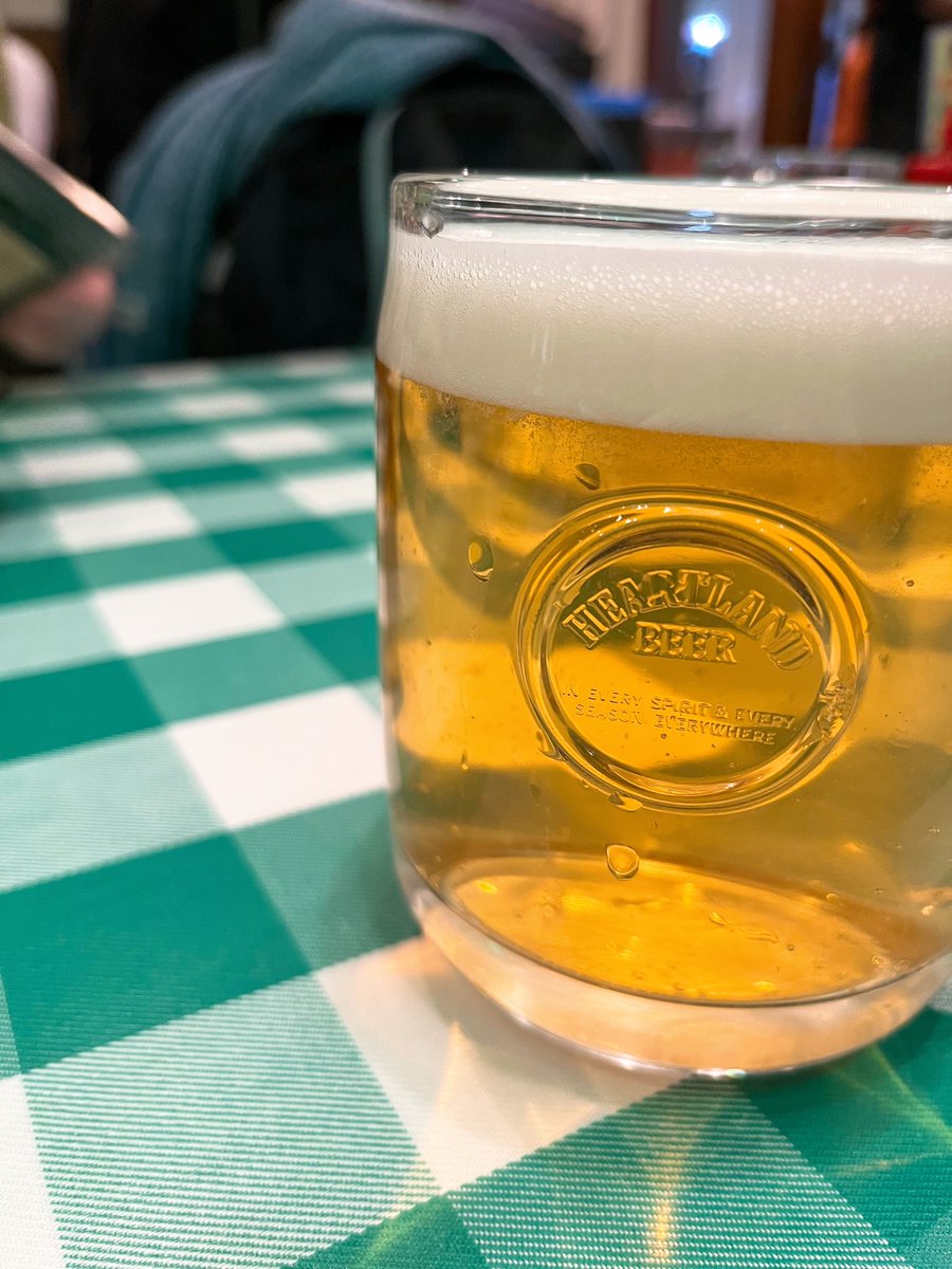 220second's tweet image. 範子さんと、ビールとお肉で乾杯🍻✨

色々な現場で大先輩と呼ばれ、ヒヤヒヤすることが増えてきたこの頃。
先輩と一緒に過ごせる安心感がありがたい。

自分もそんな先輩で在りたいですなぁ。