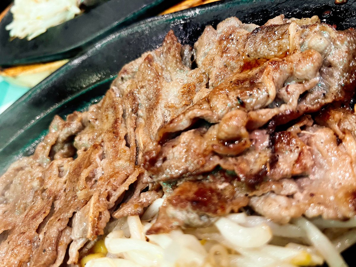 220second's tweet image. 範子さんと、ビールとお肉で乾杯🍻✨

色々な現場で大先輩と呼ばれ、ヒヤヒヤすることが増えてきたこの頃。
先輩と一緒に過ごせる安心感がありがたい。

自分もそんな先輩で在りたいですなぁ。