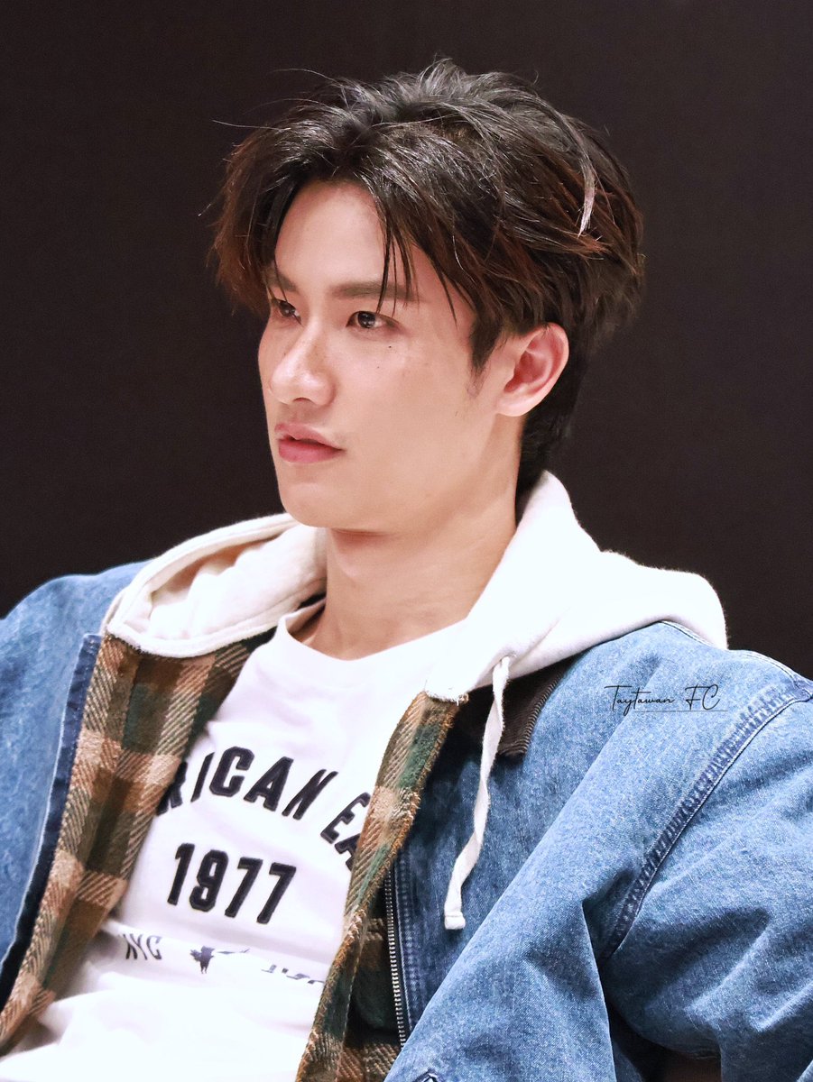 taytawanfc's tweet image. อิ่มใจ ได้เติมพี่เต เต็มถังแย้ว 💙

 TAYNEW WITH AMERICAN EAGLE
#AmericanEagleTH #AEJeans 
#Tawan_V