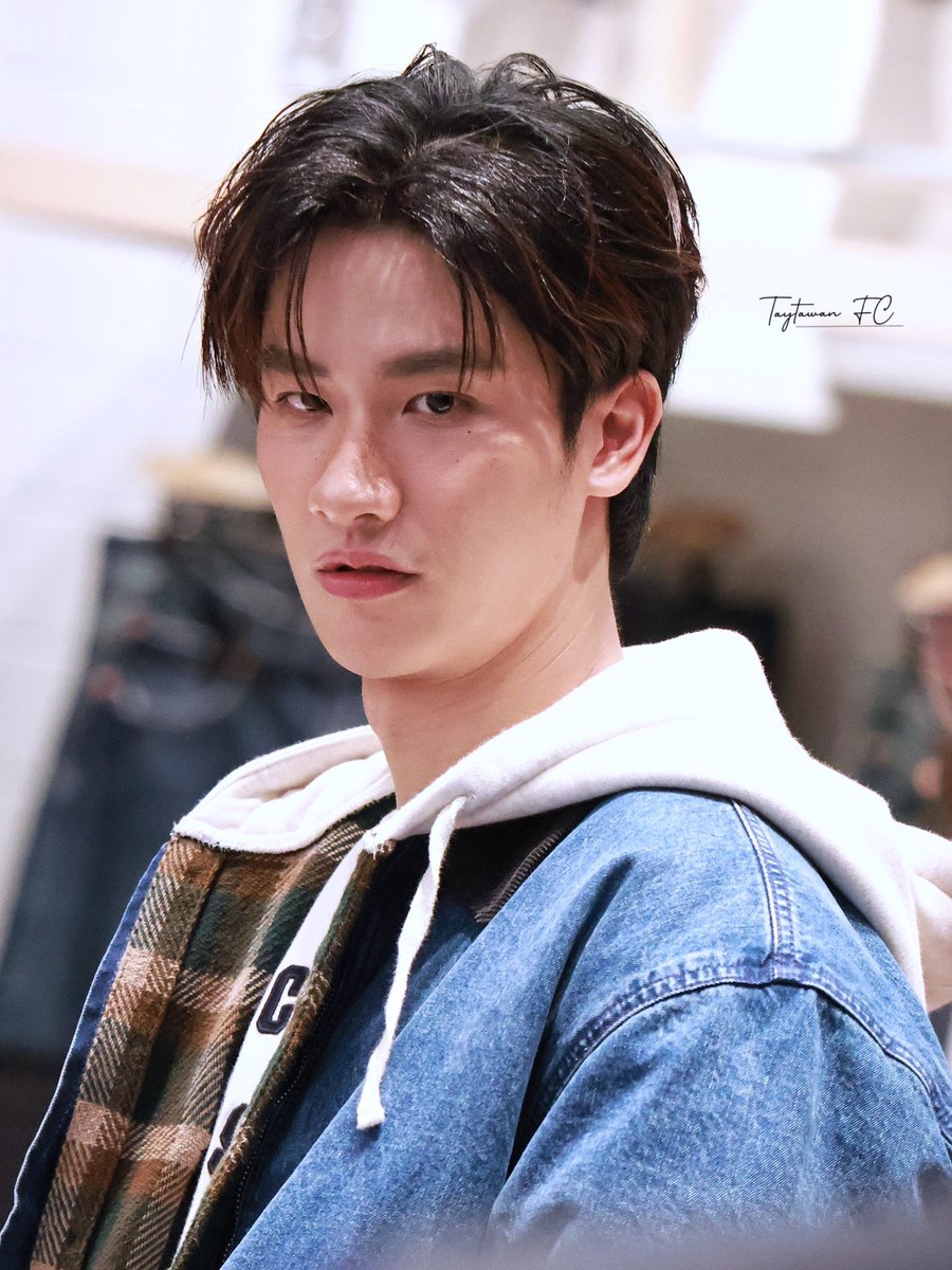 taytawanfc's tweet image. อิ่มใจ ได้เติมพี่เต เต็มถังแย้ว 💙

 TAYNEW WITH AMERICAN EAGLE
#AmericanEagleTH #AEJeans 
#Tawan_V