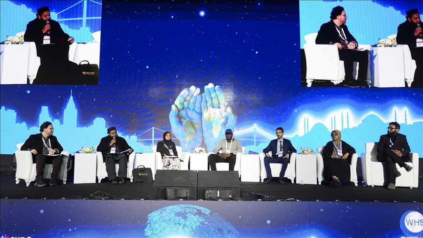 11. Dünya Helal Zirvesi ve Helal Expo Uluslararası Ticaret Fuarı ikinci gününde de devam ediyor. Anadolu Ajansı'nın Global İletişim Ortağı olduğu zirvenin teması, 'Helal ticarette inovasyon ve mükemmelliyetçilik'tir.
