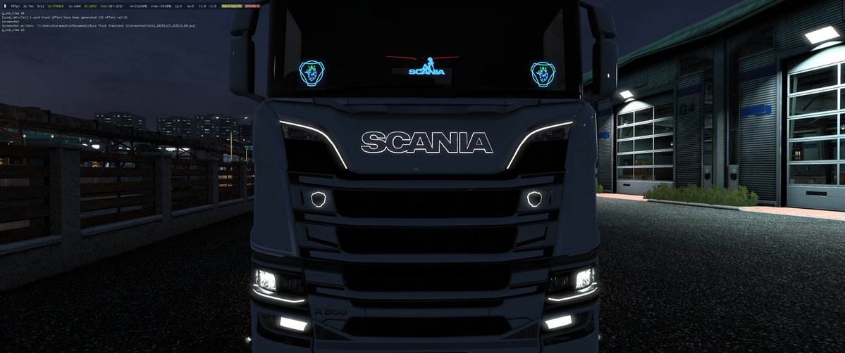 kuramochia's tweet image. 真ん中の追加ライト？に LED ストリップを埋めてるカスタムを発見したので、作ってみた。
良いのではないでしょうか。
処理重くなるからフレア無しで雰囲気だけ、色は白のみでいいかな？うーむ悩みどころ。