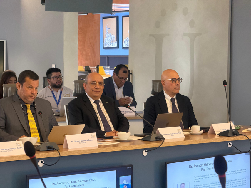 Hoy la <a href="/UniversidadUNAD/">Universidad UNAD</a>, con enorme orgullo y emoción ratificamos nuestro compromiso con la calidad y el servicio al país y presentamos nuestros logros y oportunidades al Consejo Nacional de Acreditación. Iniciamos nuestra visita para la reacreditación institucional