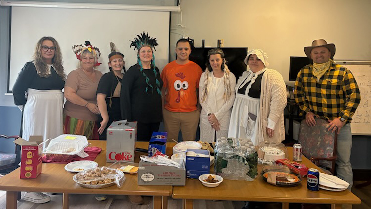 NextStepHC's tweet image. Happy Thanksgiving 🍂🦃🍂
Team Oakhill Healthcare got festive for their feast together! #HappyThanksgiving #thanksgiving #feast #festive #team