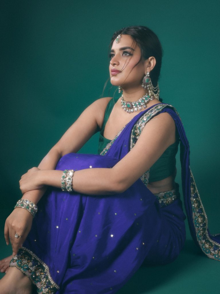 AgerwalNidhhi's tweet photo. 💚🦚💙 https://t.co/dtMrgO53kO