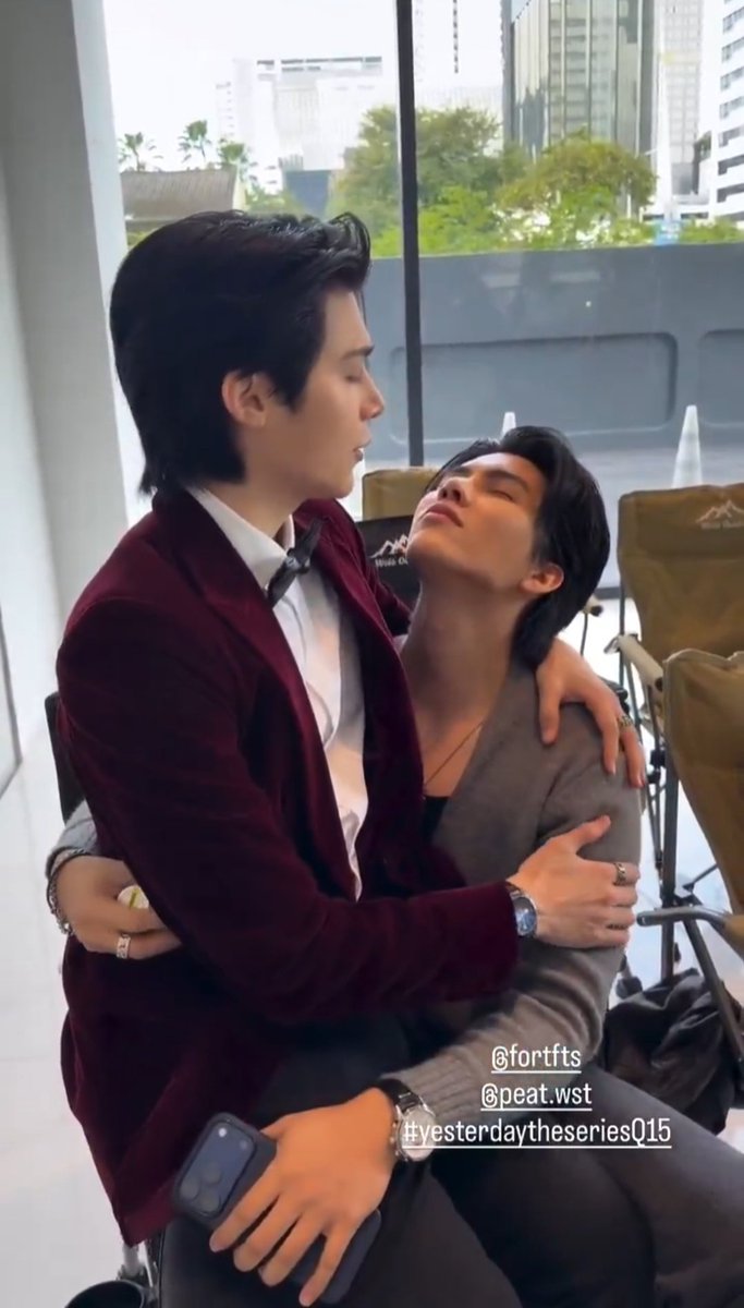 with_boylove23's tweet photo. Fort's lap ~ Peat's personal favourite comfortable chair ...... 😌🫣

#FortPeat 
#yesterdaytheseries https://t.co/CkvTvsM0au
